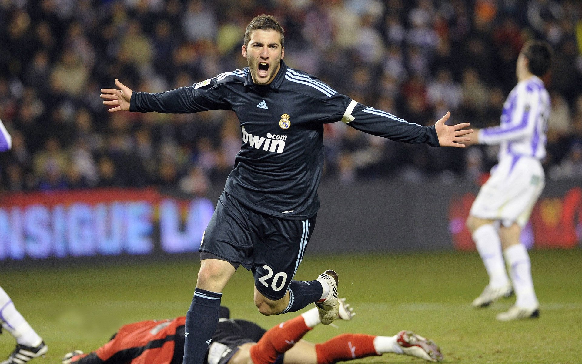 电竞赛事直播技术创新推动观赛体验升级与互动优化，电子竞技网络直播